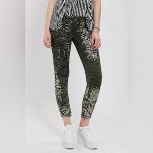 NWT $98 BLANK NYC Denim Jeans Skinny Camo Cargo Moto